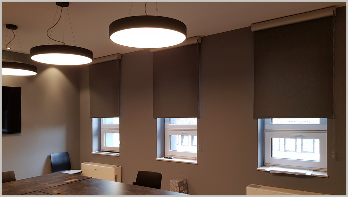 Rolety w kasecie aluminiowej do biura